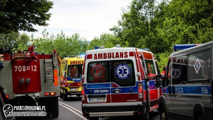 W Żywcu bus zderzył się z koparką. Zginął kierowca samochodu