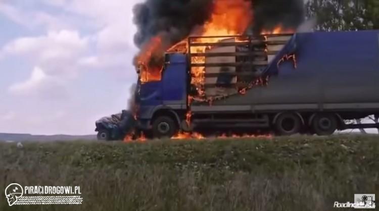 Dramatyczna walka o życie kierowcy. Mężczyzna spłonął wołając o pomoc.