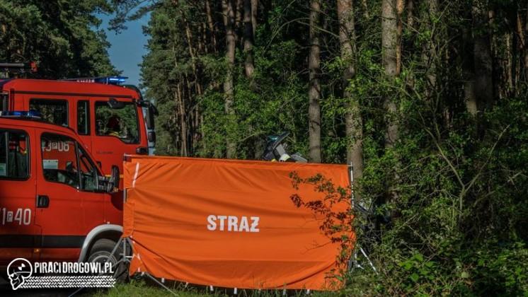 Audi wbiło się w drzewo pod Wolsztynem. W akcji 2 śmigłowce LPR