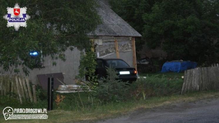 19-letni kierowca audi wypadł z drogi i wbił się w budynek