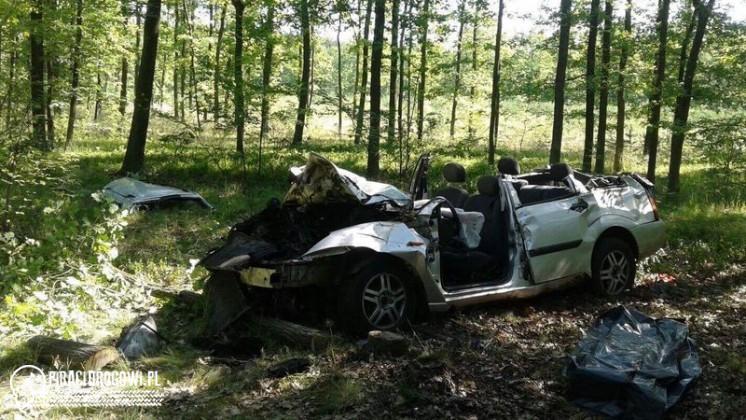 19-letnia dziewczyna uderzyła w drzewo i zginęła. Wypadek pod Opolem