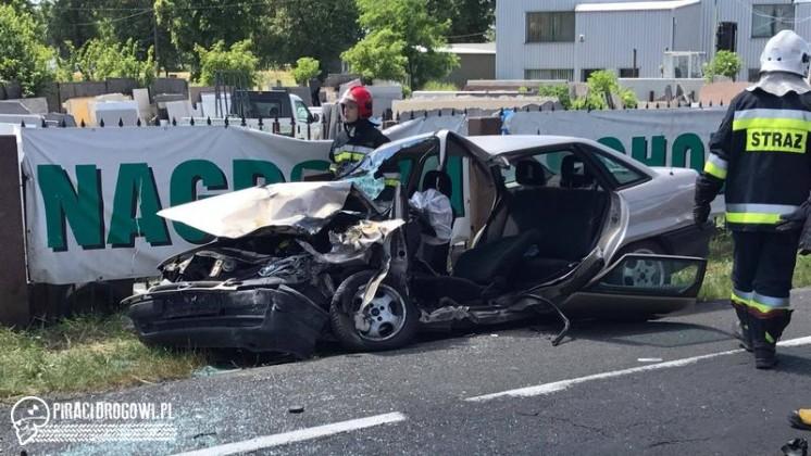 Groźna czołówka ciężarówki z oplem pod Opolem. W akcji LPR