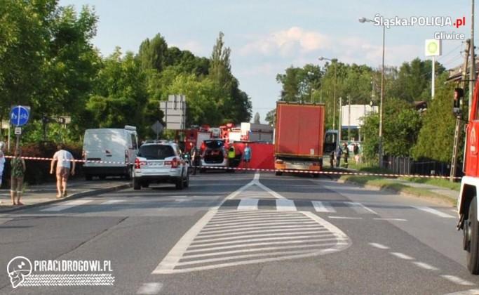 43-latek zginął w zderzeniu busa z TIR-em. 5-letni chłopiec został ranny.