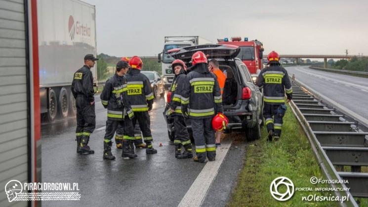 Na S8 mercedes wbił się w barierę energochłonną