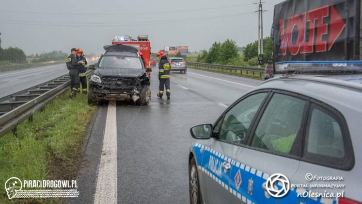 Na S8 mercedes wbił się w barierę energochłonną