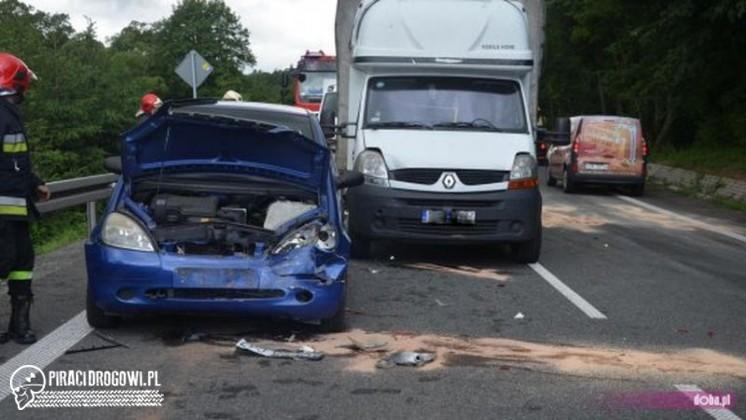 Kraksa 5 samochodów na DK 8 w Szczytnej. 3 osoby poszkodowane