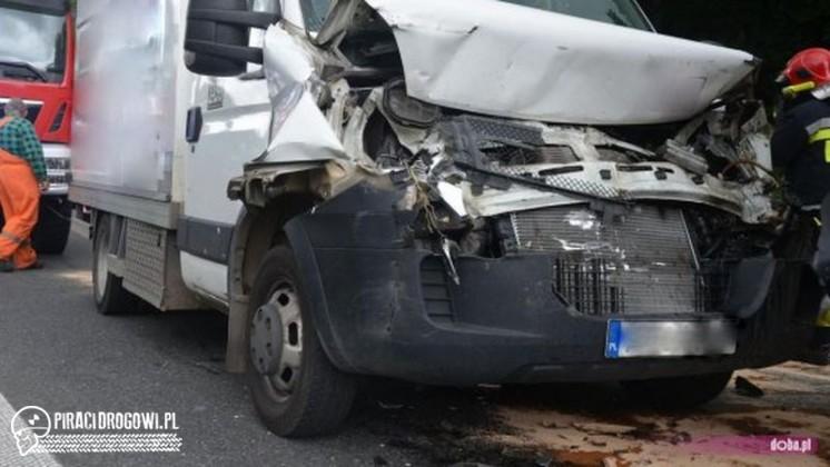 Kraksa 5 samochodów na DK 8 w Szczytnej. 3 osoby poszkodowane