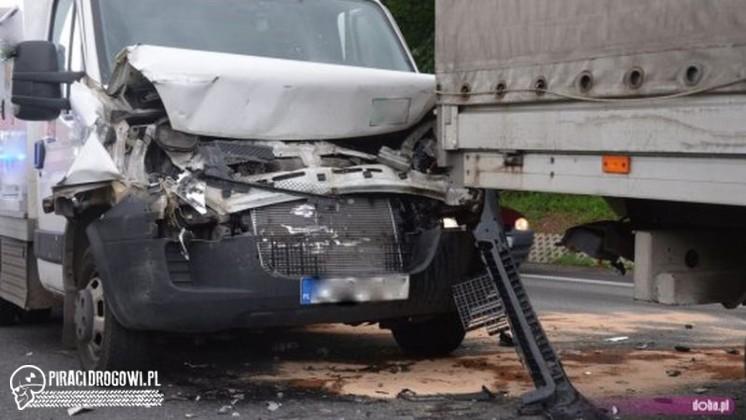 Kraksa 5 samochodów na DK 8 w Szczytnej. 3 osoby poszkodowane