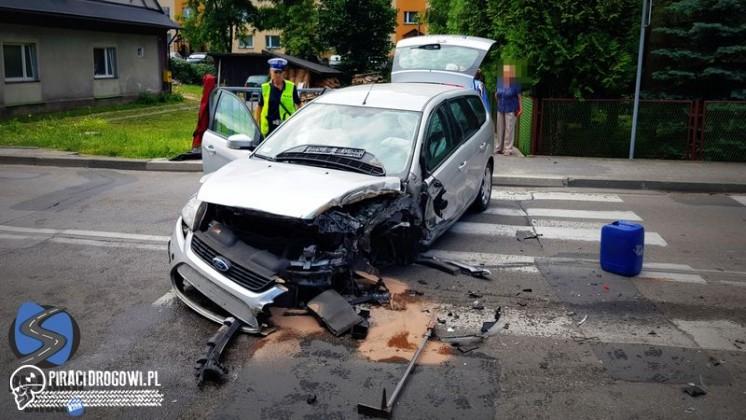 19-latka kierująca fordem czołowo zderzyła się z ciężarówką w Ustroniu