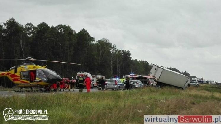 Karambol pod Garwolinem. Poszkodowanych 31 osób. LPR w akcji.