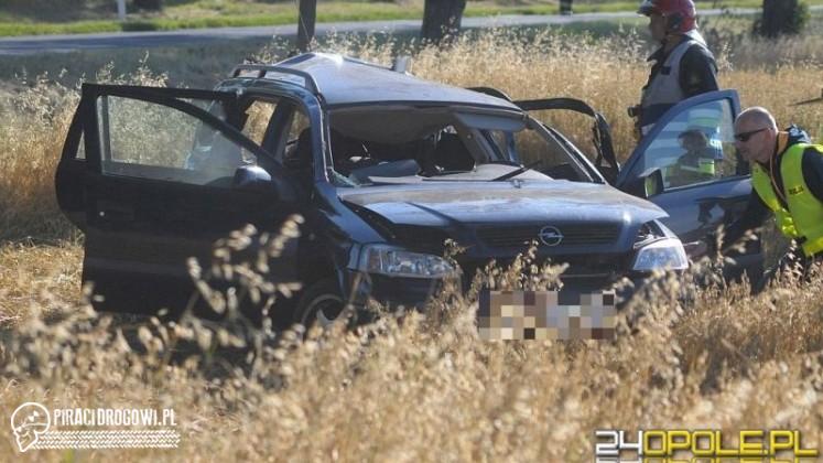 Dwie osoby zginęły a dwie są ranne. Finał uderzenia w drzewo na opolszczyźnie.