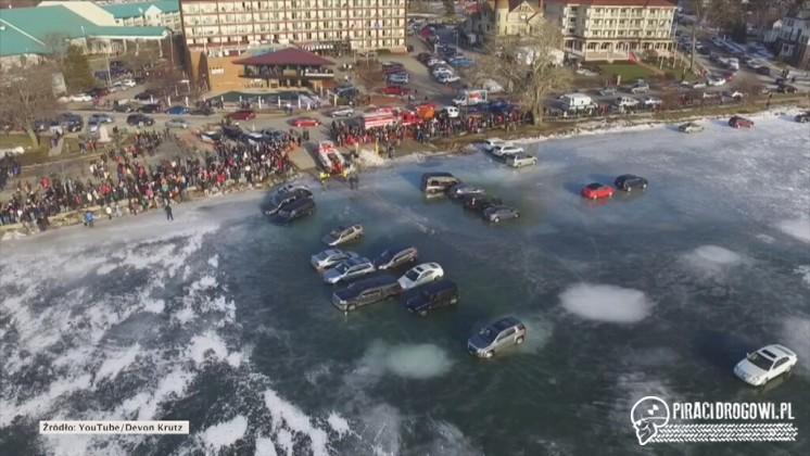 Zaparkowali na zamarzniętym jeziorze. 20 samochodów zapadło się pod lodem...
