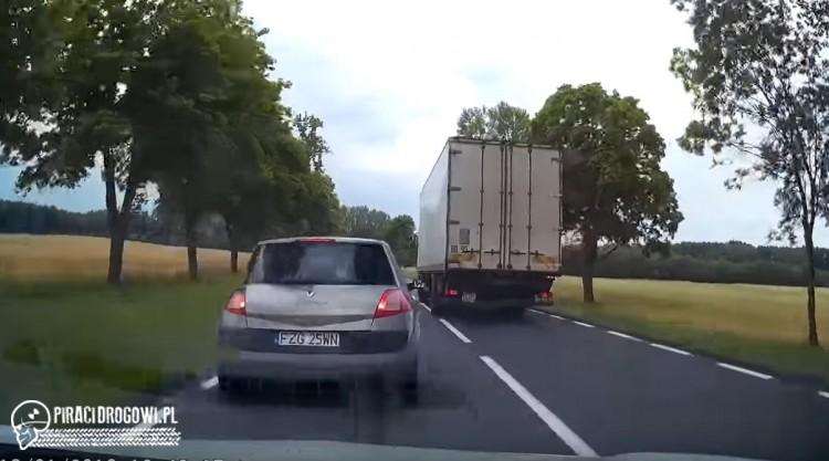 Wyprzedzanie zakończone w rowie