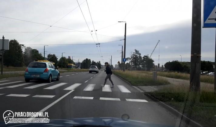 Walka o życie na przejściu dla pieszych