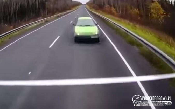 Zasnął czy popełnił samobójstwo? Kierowca wjechał prosto pod ciężarówkę!