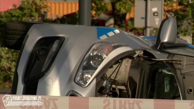Wypadek policyjnego radiowozu w łodzi