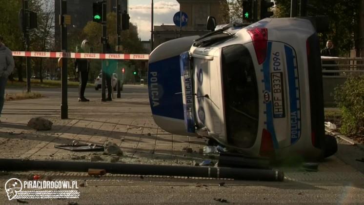Wypadek policyjnego radiowozu w łodzi