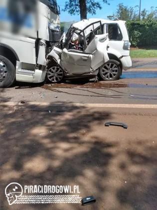 Telefon komórkowy wbity w twarz kobiety po tragicznym wypadku. Drastyczne...