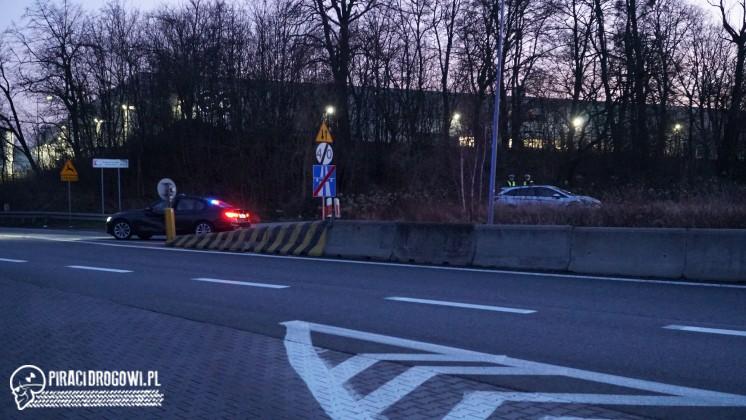 Kolizja z policyjnym, nieoznakowanym radiowozem BMW. Skończyło się na mandacie.