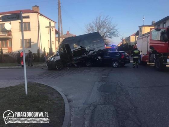 "LATAJĄCY KURIER". Groźnie wyglądający karambol w Białej Podlaskiej.