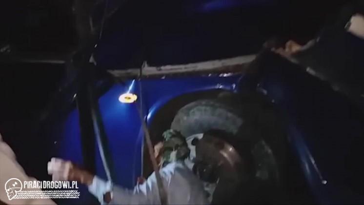 30 osób zginęło w wypadku. Kierowca autobusu wjechał pod pociąg.