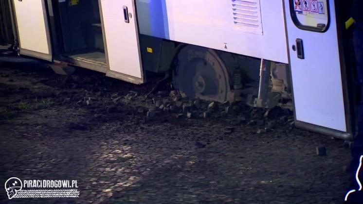 Zderzenie tramwaju z ciężarówką. Wypadek w centrum Szczecina.
