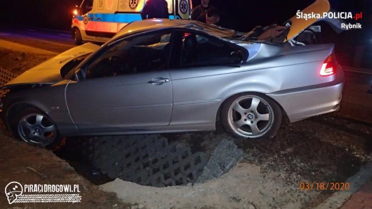 20-latek testował przyczepność i sterowność swojego BMW. Z marnym skutkiem...