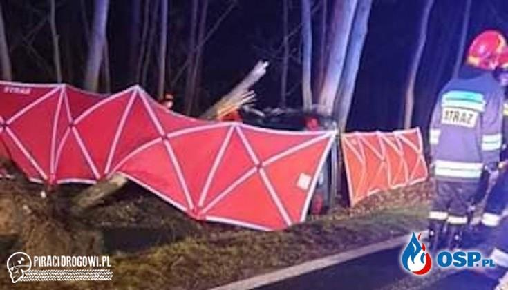 BMW uderzyło w drzewo. W wypadku zginęły 4 młode osoby.