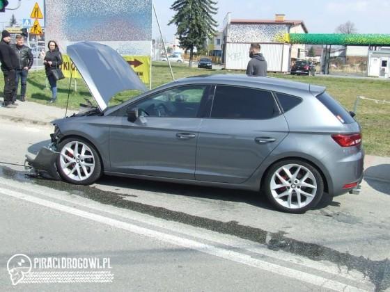 Tak się kończy jazda na czerwonym świetle. Nagranie z wideorejestratora.