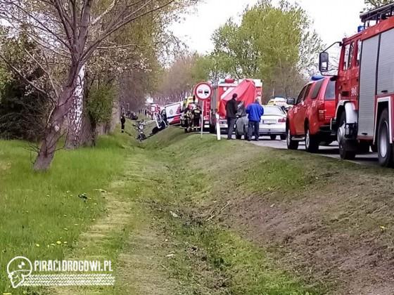Audi rozpadło się na pół po zderzeniu z karetką. 2 osoby zginęły, 4 ranne.