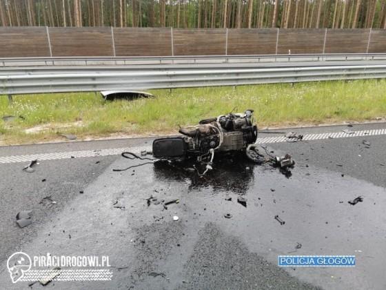 Miał dożywotni zakaz jazdy. Na S3 w swoim BMW zgubił silnik. Nie miał też OC.