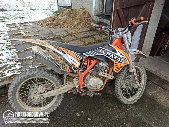 Zatrzymano motocyklistę, który potrącił policjanta w Tarnowie Opolskim i uciekł