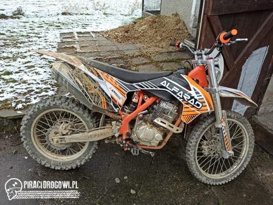 Zatrzymano motocyklistę, który potrącił policjanta w Tarnowie Opolskim i uciekł