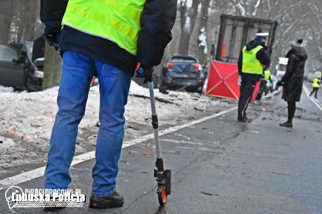Dwie osoby nie żyją. Tragiczny wypadek na DK 22 pod Gorzowem Wielkopolskim.