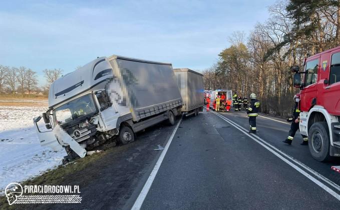 Kierowca volkswagena miał prawie 3 promile. Ledwo przeżył zderzenie z ciężarówką