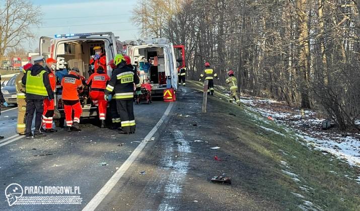 Kierowca volkswagena miał prawie 3 promile. Ledwo przeżył zderzenie z ciężarówką