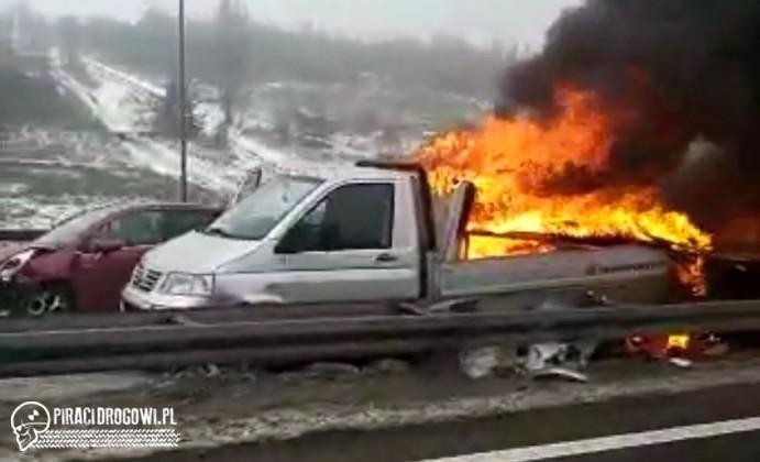 Pożar samochodów po karambolu na autostradzie A4!