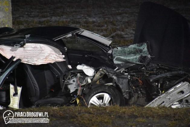 18-latek w BMW 'nie dostosował prędkości'. Jedna osoba nie żyje, trzy są ranne.