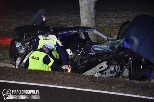 18-latek w BMW 'nie dostosował prędkości'. Jedna osoba nie żyje, trzy są ranne.