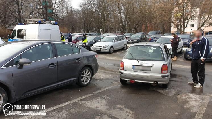 Kierowca był tak pijany, że zasnął w policyjnym radiowozie!