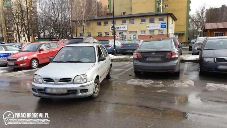 Kierowca był tak pijany, że zasnął w policyjnym radiowozie!