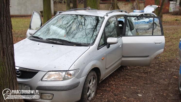 4 osoby zatrzymane po policyjnym pościgu w Nysie. Wszystkie skończyły na glebie.