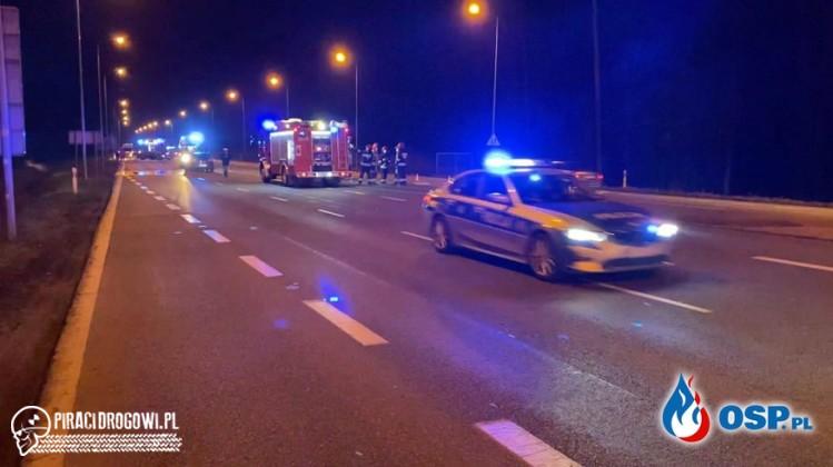 Zderzenie 3 samochodów na obwodnicy Opola. Jeden spłonął a jego kierowca uciekł.