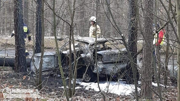 Dwie osoby spłonęły w samochodzie po nocnym wypadku w Otwocku