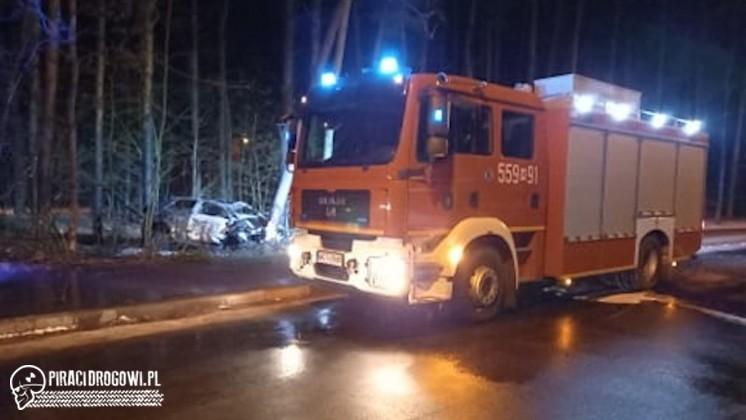 Dwie osoby spłonęły w samochodzie po nocnym wypadku w Otwocku
