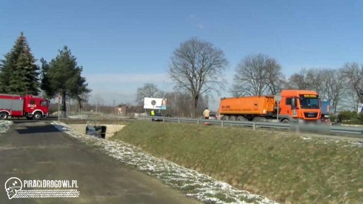 82-letni pirat drogowy. Spowodował kolizję, uciekał i zderzył się z ciężarówką.