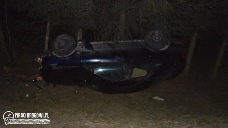 Wyścigi 'podrasowanego' malucha i audi. Obaj kierowcy pijani, jeden dachował.