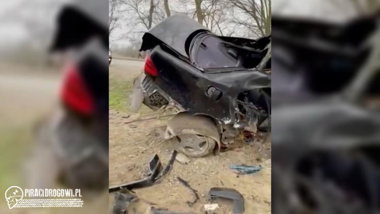 Mercedes rozpadł się na pół. Wskazówka licznika zatrzymała się na 230 km/h.