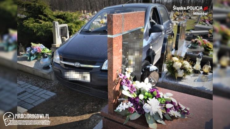 88-letni kierowca wjechał na cmentarz i staranował 22 nagrobki. 