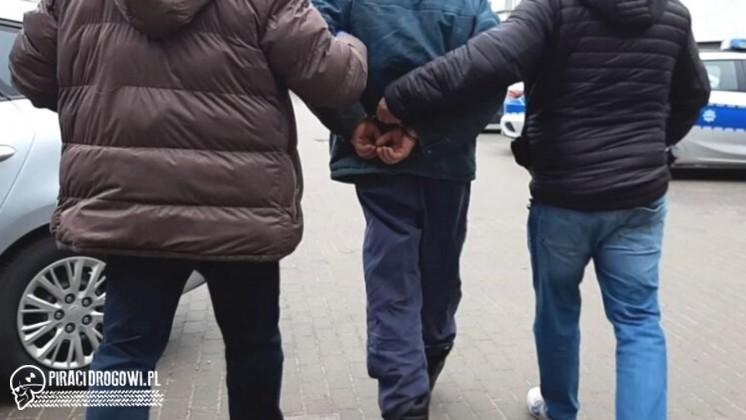 Kierowca ciągnika miał 4 promile, trafił na dołek. Pasażera zabrał LPR.